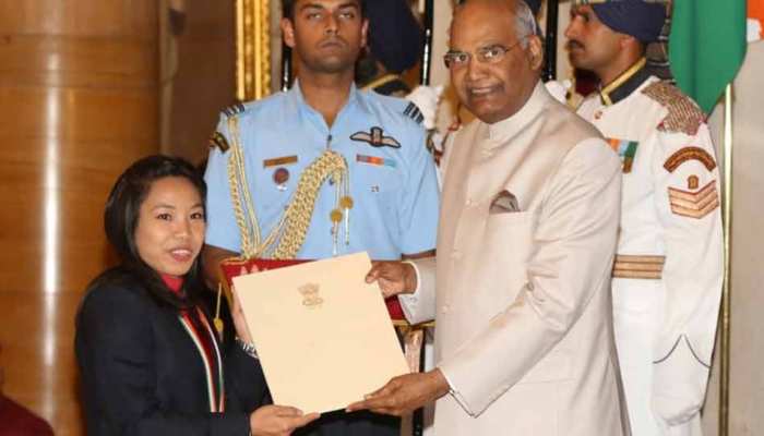 हिमा दास, मणिका बत्रा और नीरज को मिला अर्जुन अवार्ड, देखें पूरी लिस्ट हिमा दास, मणिका बत्रा और नीरज को मिला अर्जुन अवार्ड, देखें पूरी लिस्ट