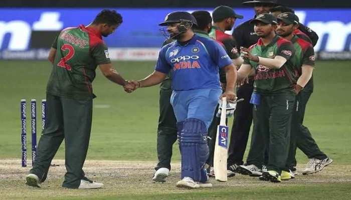 एशिया कप 2018 : 7वीं बार खिताब पर कब्जा करने उतरेगी टीम इंडिया, बांग्लादेश से है मुकाबला एशिया कप 2018 : 7वीं बार खिताब पर कब्जा करने उतरेगी टीम इंडिया, बांग्लादेश से है मुकाबला