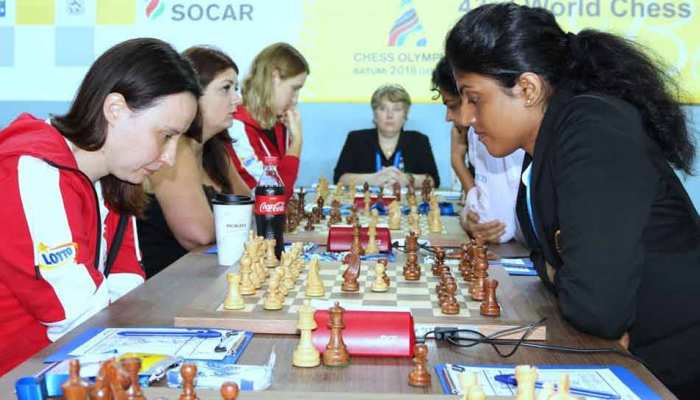 Chess Olympiad: महज 26 चालों में शिकस्त खा गए विश्वनाथन आनंद, पुरुष टीम हारी, महिलाएं जीतीं Chess Olympiad: महज 26 चालों में शिकस्त खा गए विश्वनाथन आनंद, पुरुष टीम हारी, महिलाएं जीतीं