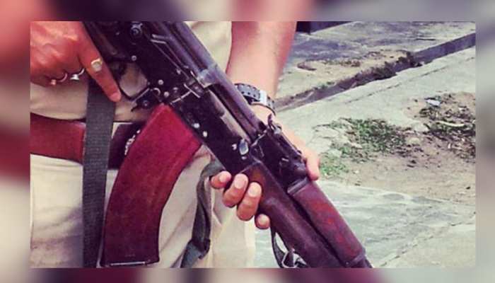 मधेपुराः ड्यूटी पर तैनात पुलिसकर्मी ने सर्विस राइफल से की खुदकुशी मधेपुराः ड्यूटी पर तैनात पुलिसकर्मी ने सर्विस राइफल से की खुदकुशी