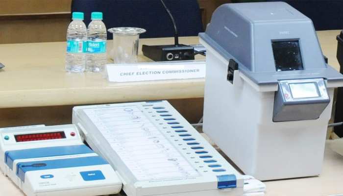 2019 के लोकसभा चुनाव में सभी मतदान केंद्रों पर होगा VVPAT का इस्तेमाल : चुनाव आयुक्त 2019 के लोकसभा चुनाव में सभी मतदान केंद्रों पर होगा VVPAT का इस्तेमाल : चुनाव आयुक्त