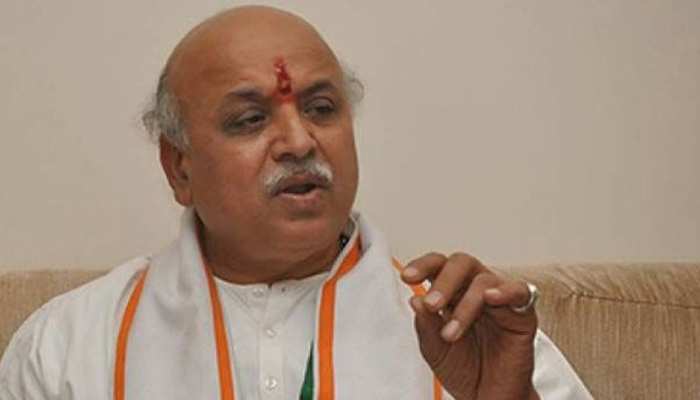 राम मंदिर निर्माण की मांग को 21 अक्टूबर को लेकर अयोध्या कूच करेंगे प्रवीण तोगड़िया राम मंदिर निर्माण की मांग को 21 अक्टूबर को लेकर अयोध्या कूच करेंगे प्रवीण तोगड़िया