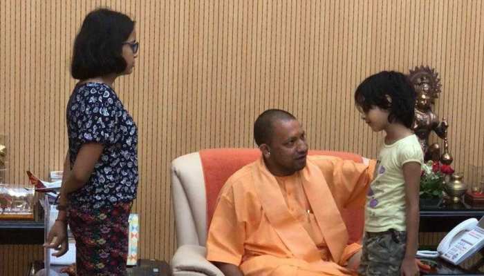 विवेक तिवारी हत्याकांड : CM योगी से मिलने के बाद विवेक की पत्नी बोलीं, 'सरकार पर विश्वास और बढ़ा' विवेक तिवारी हत्याकांड : CM योगी से मिलने के बाद विवेक की पत्नी बोलीं, 'सरकार पर विश्वास और बढ़ा'