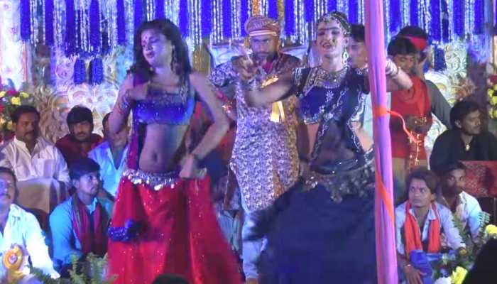 'सइयां के झुल्फी' गाने पर लड़कियों का जबरदस्त डांस, अब तक 13 लाख बार देखा गया VIDEO 'सइयां के झुल्फी' गाने पर लड़कियों का जबरदस्त डांस, अब तक 13 लाख बार देखा गया VIDEO