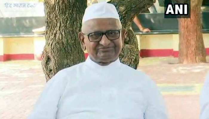 अन्ना हजारे ने टाली भूख हड़ताल, महाराष्ट्र के मंत्री से मुलाकात के बाद बदला मूड अन्ना हजारे ने टाली भूख हड़ताल, महाराष्ट्र के मंत्री से मुलाकात के बाद बदला मूड