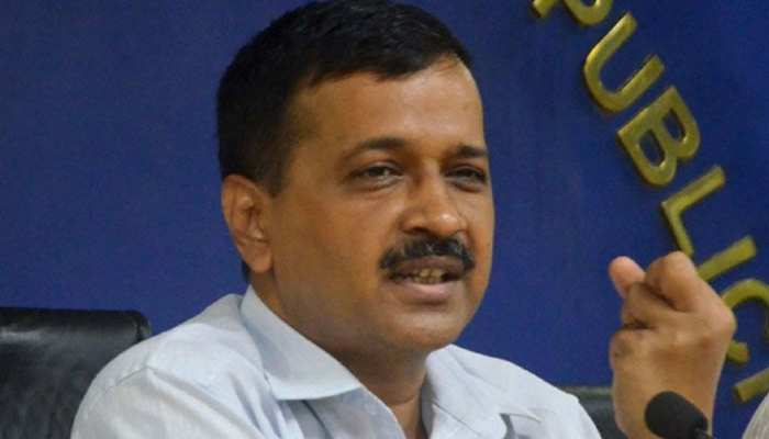 जेटली ने घटाए पेट्रोल-डीजल के दाम, केजरीवाल ने कहा- ये तो जनता के साथ धोखा है जेटली ने घटाए पेट्रोल-डीजल के दाम, केजरीवाल ने कहा- ये तो जनता के साथ धोखा है