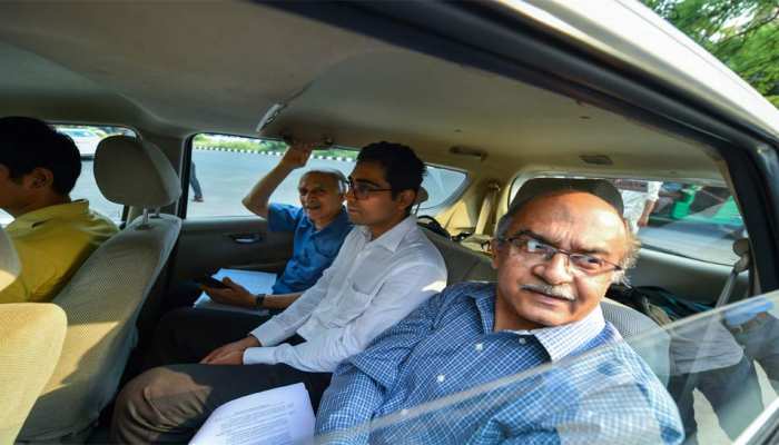 राफेल सौदे की जांच के लिए CBI निदेशक से मिले प्रशात भूषण और अरुण शौरी राफेल सौदे की जांच के लिए CBI निदेशक से मिले प्रशात भूषण और अरुण शौरी