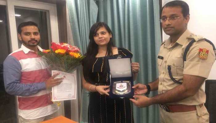 दिल्ली : छात्रा का मोबाइल लूटना चाहते थे बदमाश, ऐसे सिखाया सबक दिल्ली : छात्रा का मोबाइल लूटना चाहते थे बदमाश, ऐसे सिखाया सबक