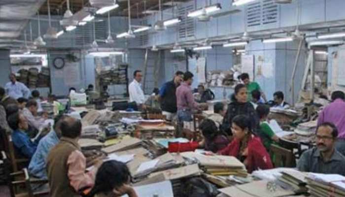 लाखों केंद्रीय और राज्य कर्मचारियों को अक्टूबर में मिल सकता है 7वें वेतन आयोग से भी बड़ा तोहफा! लाखों केंद्रीय और राज्य कर्मचारियों को अक्टूबर में मिल सकता है 7वें वेतन आयोग से भी बड़ा तोहफा!