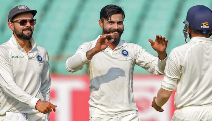 VIDEO: रन आउट से पहले रवींद्र जडेजा के इस 'मजाक' ने बढ़ा दी विराट-अश्विन की धड़कनें VIDEO: रन आउट से पहले रवींद्र जडेजा के इस 'मजाक' ने बढ़ा दी विराट-अश्विन की धड़कनें