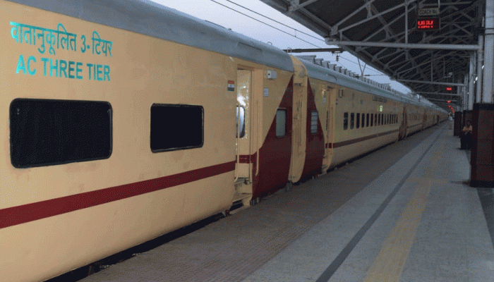 मेल व एक्सप्रेस रेलगाड़ियों में यात्रा होगी और आनंददायक, रेलवे करने जा रहा है ये बड़ा बदलाव मेल व एक्सप्रेस रेलगाड़ियों में यात्रा होगी और आनंददायक, रेलवे करने जा रहा है ये बड़ा बदलाव