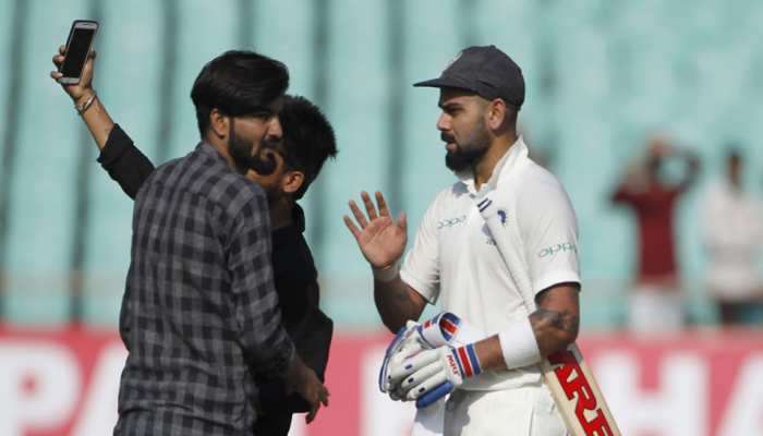 Pitch invaders in Rajkot pose for selfies with Virat Kohli Pitch invaders in Rajkot pose for selfies with Virat Kohli