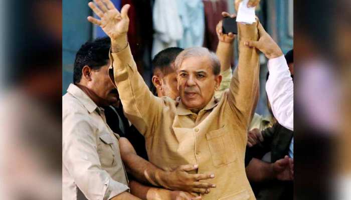 इमरान खान और पाकिस्तान आर्मी ने खत्म कर दी 'शरीफ खानदान' की राजनीति इमरान खान और पाकिस्तान आर्मी ने खत्म कर दी 'शरीफ खानदान' की राजनीति