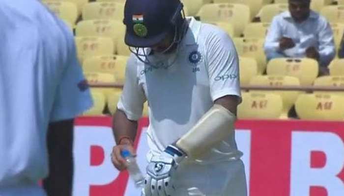 VIDEO: पुजारा ने राजकोट में गर्मी को कुछ यूं दी मात, फैन्स बोले- अब बनेगा ट्रेंड VIDEO: पुजारा ने राजकोट में गर्मी को कुछ यूं दी मात, फैन्स बोले- अब बनेगा ट्रेंड