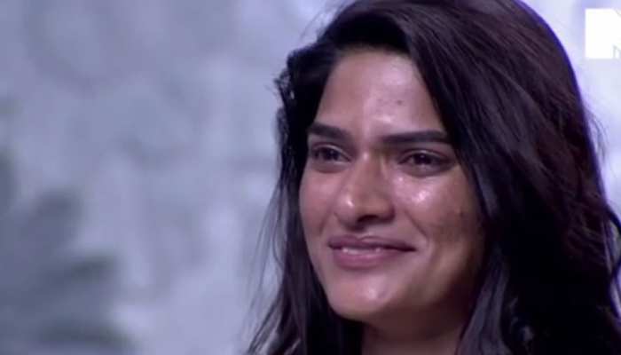 VIDEO: जब किसान की बेटी ने मॉडलिंग में चुना भविष्य, तो मलाइका अरोड़ा ने कहा कुछ ऐसा VIDEO: जब किसान की बेटी ने मॉडलिंग में चुना भविष्य, तो मलाइका अरोड़ा ने कहा कुछ ऐसा