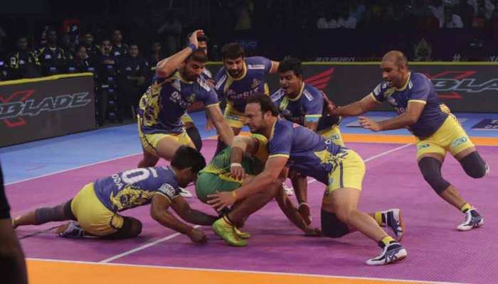 प्रो-कबड्डी लीग: 3 बार का चैंपियन पटना पाइरेट्स पहले ही मुकाबले में चित प्रो-कबड्डी लीग: 3 बार का चैंपियन पटना पाइरेट्स पहले ही मुकाबले में चित
