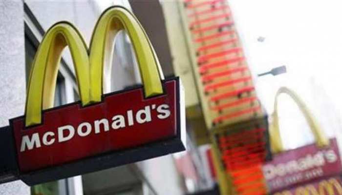 McDonald's के कैचअप से निकले जिंदा कीड़े, VIDEO वायरल McDonald's के कैचअप से निकले जिंदा कीड़े, VIDEO वायरल