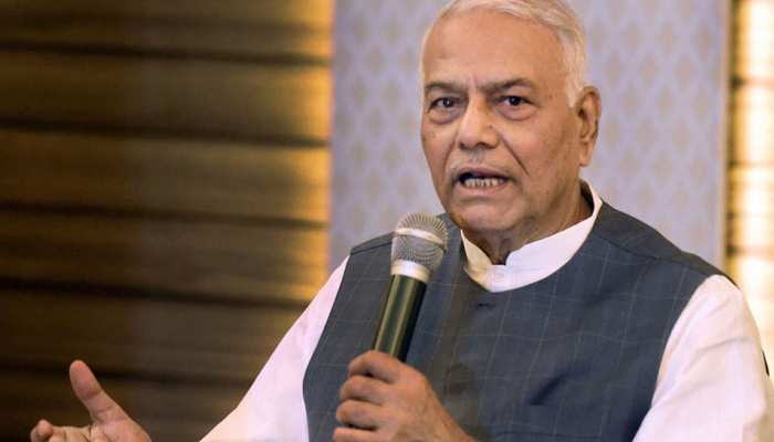 यशवंत सिन्हा बोले, 'प्रवासियों की रक्षा की जिम्मेदारी गुजरात सरकार की' यशवंत सिन्हा बोले, 'प्रवासियों की रक्षा की जिम्मेदारी गुजरात सरकार की'