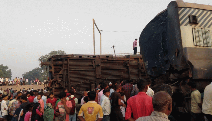rail accident held at raebareli, 6 coaches of farakka express derailed