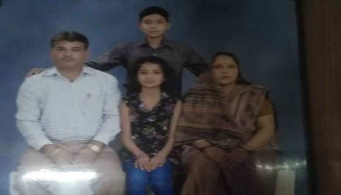 दिल्ली ट्रिपल मर्डर केस : बेटा ही निकला परिवार का हत्यारा, पाबंदियों से परेशान होकर उठाया खौफनाक कदम दिल्ली ट्रिपल मर्डर केस : बेटा ही निकला परिवार का हत्यारा, पाबंदियों से परेशान होकर उठाया खौफनाक कदम