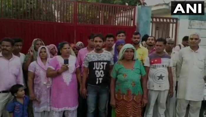 मेरठ: मूर्ति स्थापित करने से रोका तो दलित परिवारों ने दी धर्म परिवर्तन की चेतावनी मेरठ: मूर्ति स्थापित करने से रोका तो दलित परिवारों ने दी धर्म परिवर्तन की चेतावनी
