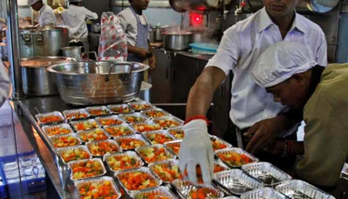 IRCTC Menu: नवरात्र के दौरान ट्रेन में मिलेगा 'व्रत का खाना', ऐसे करना होगा ऑर्डर IRCTC Menu: नवरात्र के दौरान ट्रेन में मिलेगा 'व्रत का खाना', ऐसे करना होगा ऑर्डर