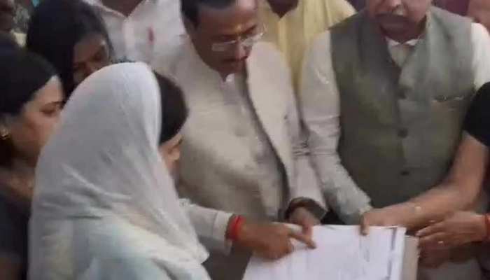 विवेक तिवारी की पत्नी बनीं लखनऊ नगर निगम में OSD, डिप्टी CM ने सौंपा नियुक्ति पत्र विवेक तिवारी की पत्नी बनीं लखनऊ नगर निगम में OSD, डिप्टी CM ने सौंपा नियुक्ति पत्र