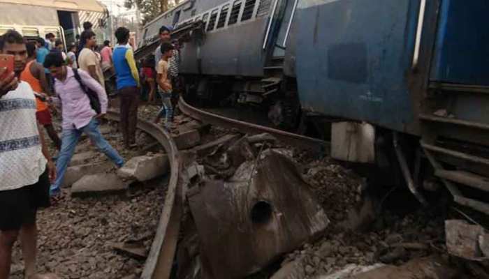 न्यू फरक्का एक्सप्रेस हादसा : रेलवे ने दो अधिकारियों को किया निलंबित न्यू फरक्का एक्सप्रेस हादसा : रेलवे ने दो अधिकारियों को किया निलंबित