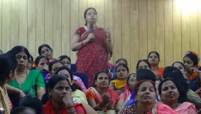अंतरराष्ट्रीय बालिका दिवस : तू बोलेगी मुंह खोलेगी, तभी जमाना बदलेगा अंतरराष्ट्रीय बालिका दिवस : तू बोलेगी मुंह खोलेगी, तभी जमाना बदलेगा