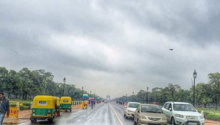 पहाड़ों में बर्फबारी के बाद बदला दिल्ली के मौसम का मिजाज, आज बारिश की संभावना पहाड़ों में बर्फबारी के बाद बदला दिल्ली के मौसम का मिजाज, आज बारिश की संभावना