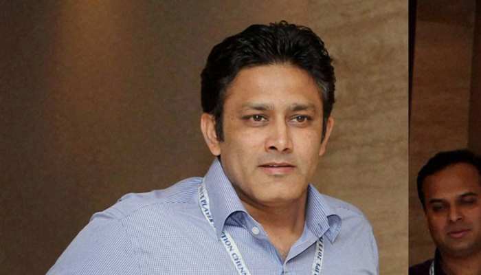 अनिल कुंबले ने फ्लाइट में दिया फैन को ऐसा रिप्लाई, हर कोई कर रहा सलाम अनिल कुंबले ने फ्लाइट में दिया फैन को ऐसा रिप्लाई, हर कोई कर रहा सलाम