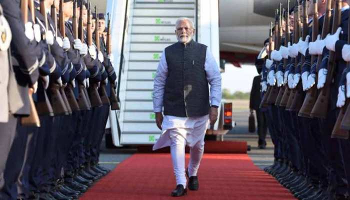 महाराष्ट्र : BJP प्रवक्ता बोले, 'भगवान विष्णु के ग्यारहवें अवतार हैं पीएम नरेंद्र मोदी' महाराष्ट्र : BJP प्रवक्ता बोले, 'भगवान विष्णु के ग्यारहवें अवतार हैं पीएम नरेंद्र मोदी'