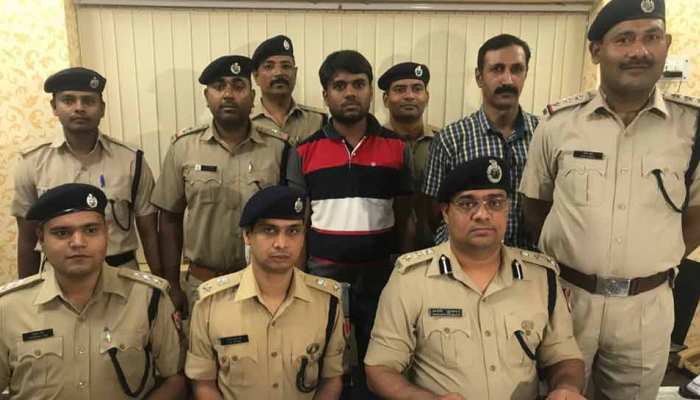 दिल्ली : रेल टिकटों का सबसे बड़ा दलाल गिरफ्तार, 90 लाख रुपए की करवा चुका है टिकट बुक दिल्ली : रेल टिकटों का सबसे बड़ा दलाल गिरफ्तार, 90 लाख रुपए की करवा चुका है टिकट बुक