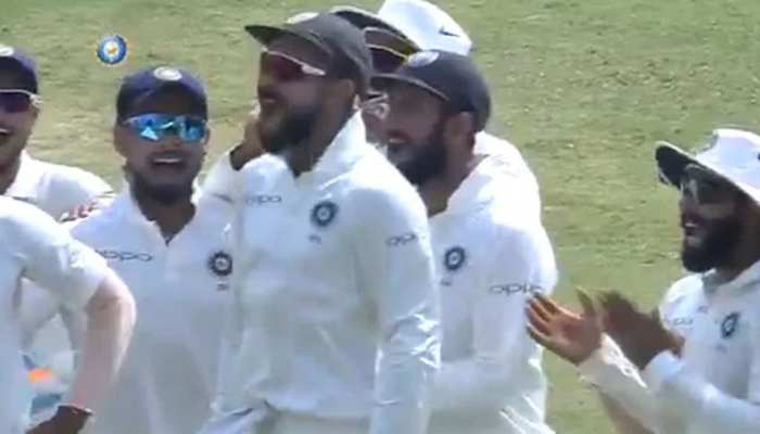 VIDEO: DRS में पास हुए तो बच्चों की तरह खुशी से उछलने लगे विराट कोहली VIDEO: DRS में पास हुए तो बच्चों की तरह खुशी से उछलने लगे विराट कोहली