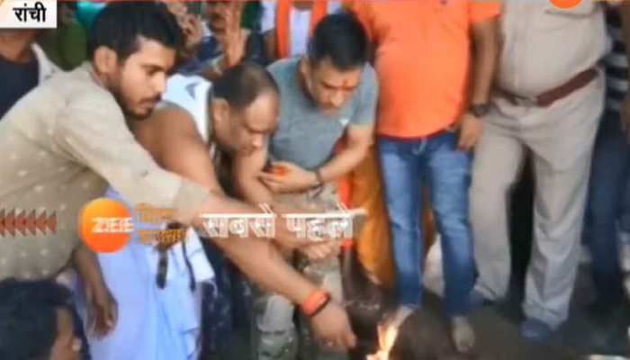 रांची: नवरात्रि के चौथे दिन देवरी माता के दरबार में 'माही' ने टेका मत्था रांची: नवरात्रि के चौथे दिन देवरी माता के दरबार में 'माही' ने टेका मत्था