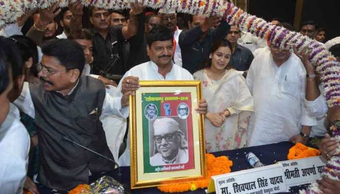 शिवपाल के साथ मंच साझा करने पर BJP ने पूछा- अखिलेश जवाब दें अपर्णा किसके साथ हैं शिवपाल के साथ मंच साझा करने पर BJP ने पूछा- अखिलेश जवाब दें अपर्णा किसके साथ हैं