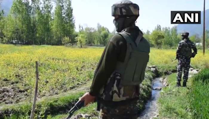 जम्मू कश्मीर : LOC पर भारत-पाकिस्तान सेनाओं के बीच गोलीबारी जारी जम्मू कश्मीर : LOC पर भारत-पाकिस्तान सेनाओं के बीच गोलीबारी जारी