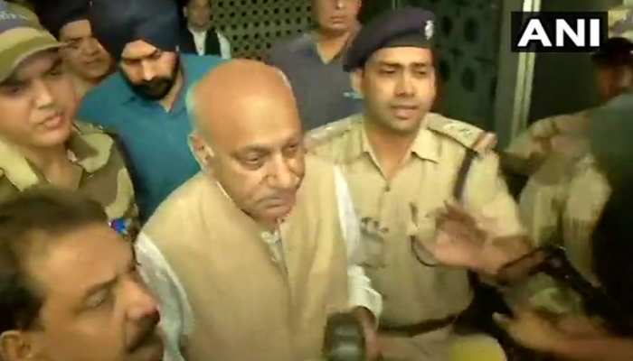 एमजे अकबर ने यौन उत्पीड़न के आरोपों को बताया झूठा, सरकार नहीं लेगी इस्तीफा : सूत्र एमजे अकबर ने यौन उत्पीड़न के आरोपों को बताया झूठा, सरकार नहीं लेगी इस्तीफा : सूत्र