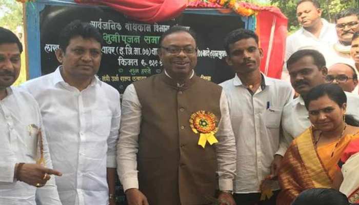 महाराष्ट्र के मंत्री शराब की ऑनलाइन बिक्री की इजाजत वाले बयान से पलटे महाराष्ट्र के मंत्री शराब की ऑनलाइन बिक्री की इजाजत वाले बयान से पलटे