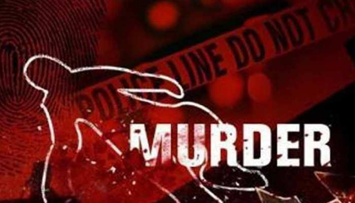 क्लासरूम में पढ़ा रहे थे प्रिंसिपल साहब, 20 छात्रों के सामने गला रेतकर हत्या क्लासरूम में पढ़ा रहे थे प्रिंसिपल साहब, 20 छात्रों के सामने गला रेतकर हत्या