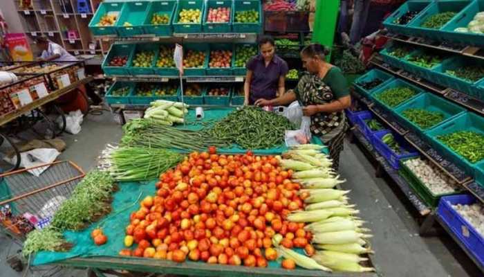 महंगाई दर बढ़ी: खाने-पीने के सामानों में लगी 'आग', आसमान छू रहे पेट्रोल-डीजल के दाम महंगाई दर बढ़ी: खाने-पीने के सामानों में लगी 'आग', आसमान छू रहे पेट्रोल-डीजल के दाम