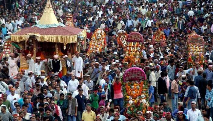 दशहरा 2018: कुल्लू घाटी में ऐसे मनाया जाता है रावण दहन, 6 दिन चलता है उत्सव दशहरा 2018: कुल्लू घाटी में ऐसे मनाया जाता है रावण दहन, 6 दिन चलता है उत्सव