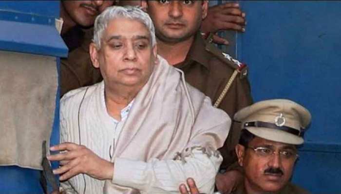 इंजीनियर से बाबा बना था रामपाल, आश्रम में रखता था प्रेग्नेंसी किट और हथियार, जानें अनुसनी बातें इंजीनियर से बाबा बना था रामपाल, आश्रम में रखता था प्रेग्नेंसी किट और हथियार, जानें अनुसनी बातें