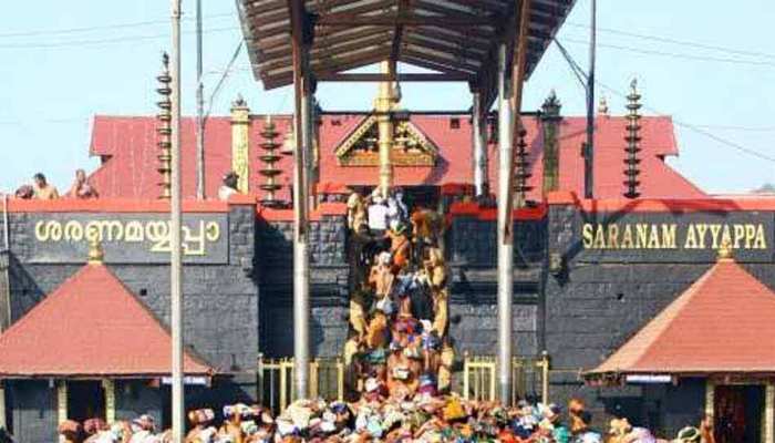 सबरीमाला मंदिर खुलने से पहले तनाव, बेस कैंप में भक्तों ने महिलाओं को रोका सबरीमाला मंदिर खुलने से पहले तनाव, बेस कैंप में भक्तों ने महिलाओं को रोका