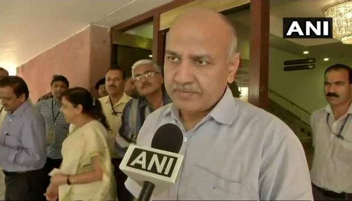 पूर्व BSP सांसद के बेटे ने लहराई पिस्तौल, सिसोदिया बोले 'कानून व्यवस्था किसी की प्राथमिकता नहीं' पूर्व BSP सांसद के बेटे ने लहराई पिस्तौल, सिसोदिया बोले 'कानून व्यवस्था किसी की प्राथमिकता नहीं'