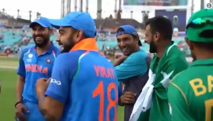 VIDEO: टीम इंडिया की हार के बाद ठिठोली करते दिखे थे विराट-युवराज, शोएब मलिक ने खोला राज VIDEO: टीम इंडिया की हार के बाद ठिठोली करते दिखे थे विराट-युवराज, शोएब मलिक ने खोला राज