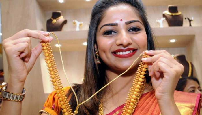 दिवाली से पहले सोने के रेट में बड़ी गिरावट, चांदी भी टूटी दिवाली से पहले सोने के रेट में बड़ी गिरावट, चांदी भी टूटी