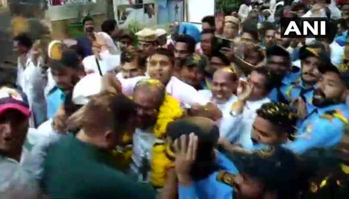 बलात्कार के आरोपी बिशप फ्रैंको मुलक्कल का जालंधर पहुंचने पर हुआ भव्य स्वागत बलात्कार के आरोपी बिशप फ्रैंको मुलक्कल का जालंधर पहुंचने पर हुआ भव्य स्वागत