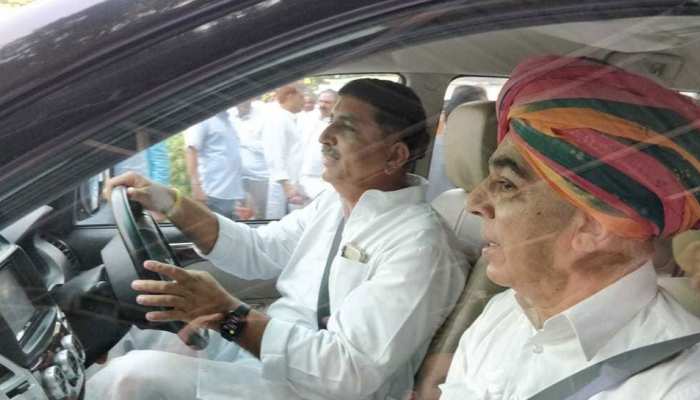विधानसभा चुनाव: मानवेन्द्र सिंह और हरीश चौधरी की दोस्ती से बढ़ सकती हैं BJP की मुश्किलें विधानसभा चुनाव: मानवेन्द्र सिंह और हरीश चौधरी की दोस्ती से बढ़ सकती हैं BJP की मुश्किलें