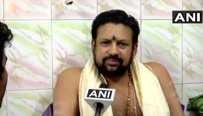सबरीमाला : मंदिर के प्रमुख पुजारी बोले- 'कोर्ट सिर्फ कानून पर विचार करता है परंपराओं पर नहीं' सबरीमाला : मंदिर के प्रमुख पुजारी बोले- 'कोर्ट सिर्फ कानून पर विचार करता है परंपराओं पर नहीं'